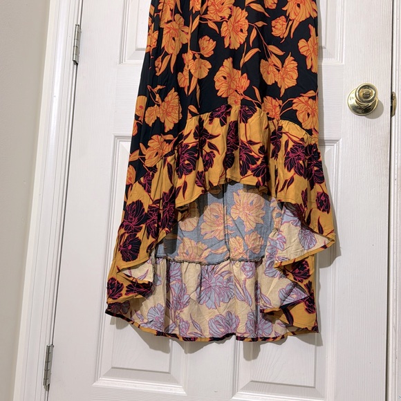 NWT Hi-Low Ruffle Black Floral Midi Dress Size Medium - Picture 3 of 7